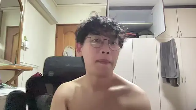 Snapshot of Passionatetwink2 chatting on February 25, 2026, 11:42 am Passionatetwink2 online show from February 25, 2026, 11:42 am