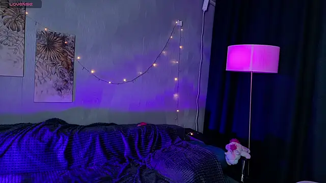 KikiMoor online show from November 28, 2025, 10:51 am