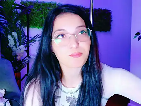 CutenessGirl online show from December 4, 2025, 10:24 am