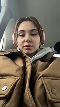 Snapshot of LunaMillie chatting on January 9, 2026, 10:18 am LunaMillie online show from January 9, 2026, 10:18 am