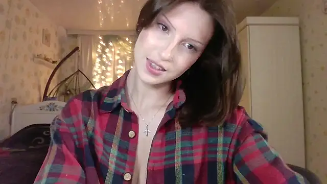 Snapshot of RuxaShade chatting on December 18, 2025, 12:44 pm RuxaShade online show from December 18, 2025, 12:44 pm