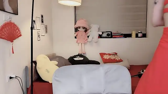 MaiLiiil online show from November 4, 2025, 3:33 pm