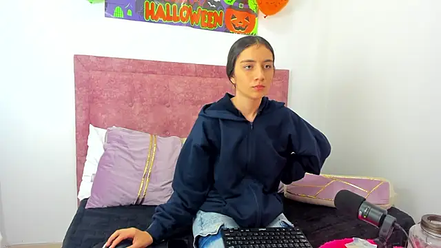 Vaiolet Miller online show from October 20, 2025, 2:39 pm