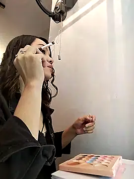 Sky Junne online show from October 2, 2025, 3:30 pm