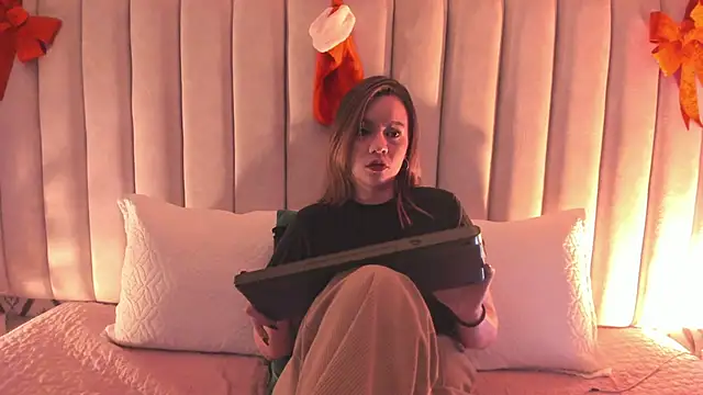 Sky Junne online show from November 29, 2025, 5:49 pm