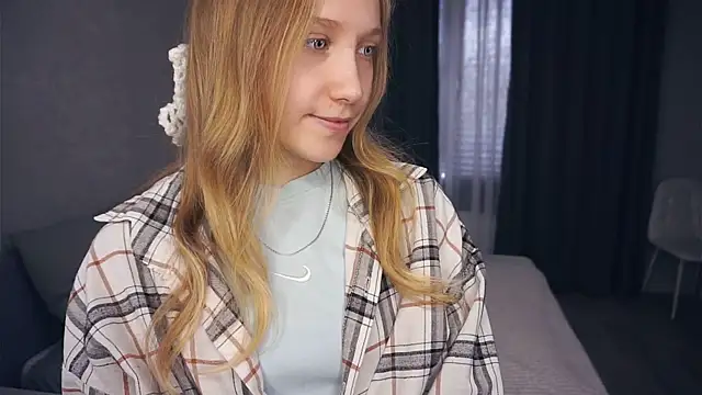 EarnestineGyllenband online show from October 31, 2025, 6:47 am