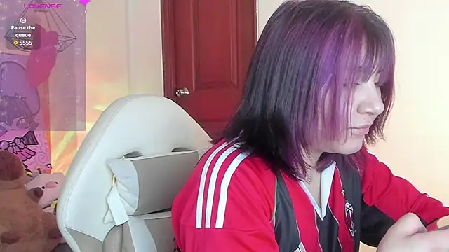 sophiievv online show from December 16, 2025, 6:35 pm