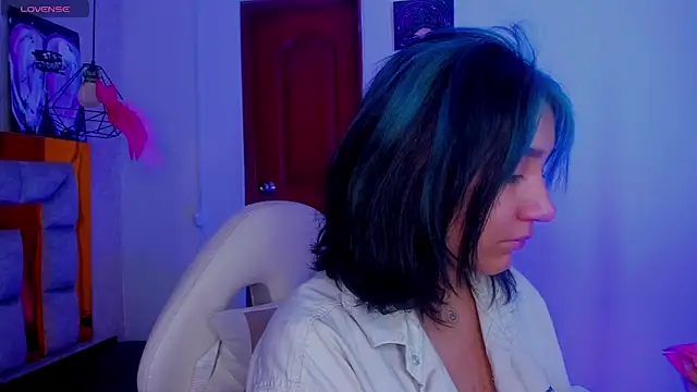 sophiievv online show from February 28, 2026, 7:37 pm