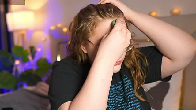 Snapshot of Alissa_S chatting on December 5, 2024, 12:44 pm Alissa S online show from December 5, 2024, 12:44 pm