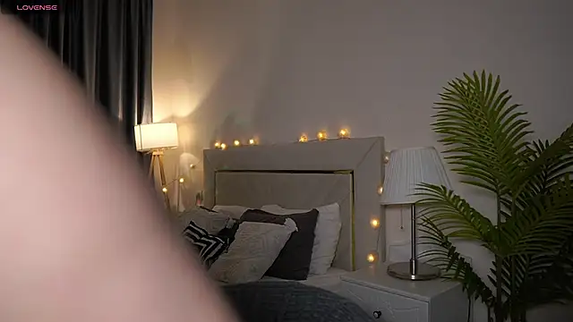 Snapshot of Alissa_S chatting on December 7, 2024, 7:38 am Alissa S online show from December 7, 2024, 7:38 am