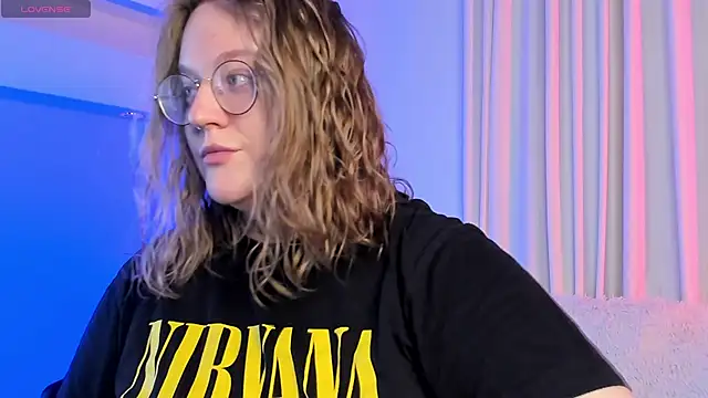 Snapshot of Alissa_S chatting on September 12, 2025, 1:11 pm Alissa S online show from September 12, 2025, 1:11 pm