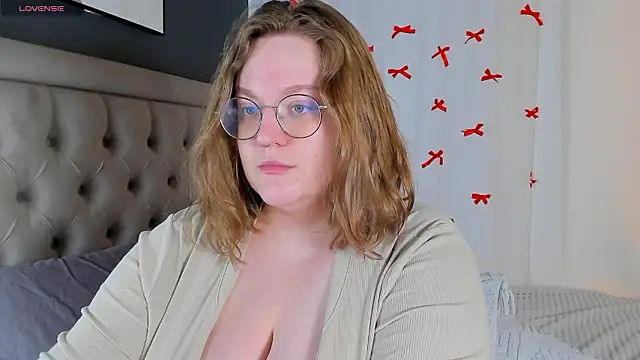 Snapshot of Alissa_S chatting on February 12, 2026, 12:44 pm Alissa S online show from February 12, 2026, 12:44 pm