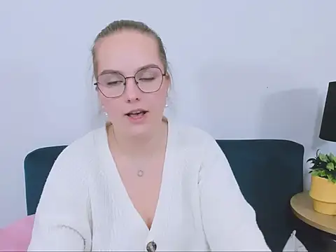 AliceCrazy69 online show from December 16, 2025, 4:23 pm