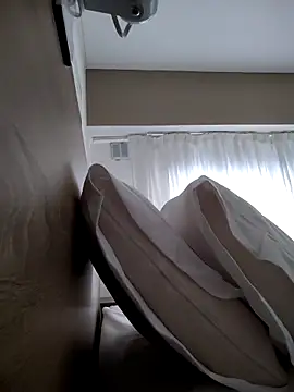 Snapshot of lauflor chatting on February 21, 2026, 1:01 pm lauflor online show from February 21, 2026, 1:01 pm