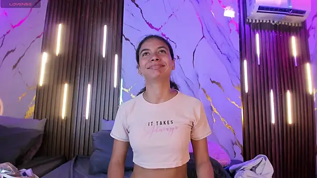 VictoriaDuart online show from September 19, 2025, 7:58 pm