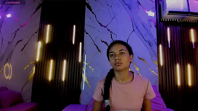 VictoriaDuart online show from September 26, 2025, 8:24 pm