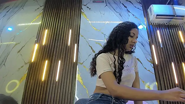 VictoriaDuart online show from November 27, 2025, 8:00 pm