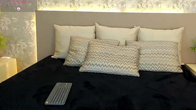 MilaGrace1 online show from September 30, 2025, 10:20 am