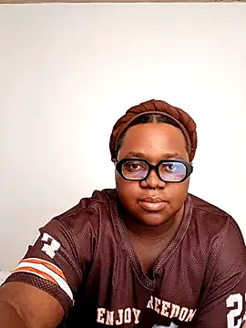 Snapshot of Gyminae chatting on November 16, 2025, 1:06 pm Gyminae online show from November 16, 2025, 1:06 pm