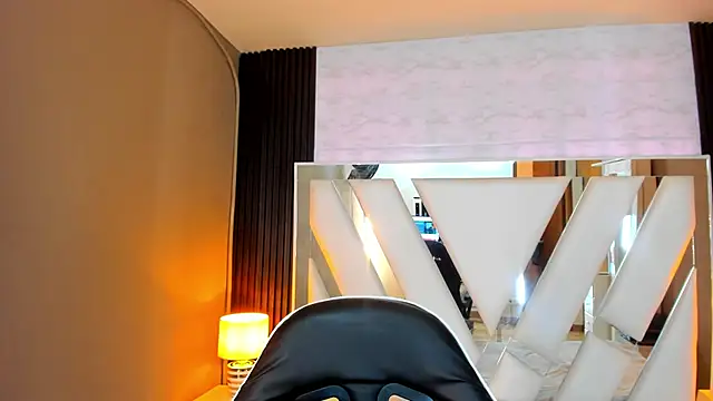 Amy Hottiee online show from December 3, 2025, 11:52 am