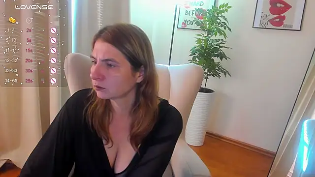 Snapshot of GraceGree chatting on October 1, 2025, 8:31 am GraceGree online show from October 1, 2025, 8:31 am