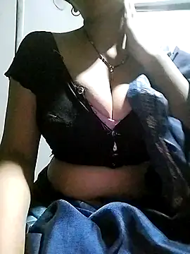 Hottestgirll online show from October 27, 2025, 7:18 pm