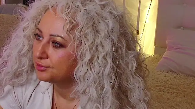 Lilit 1Love online show from December 2, 2025, 4:35 pm