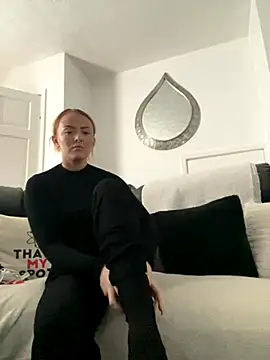 Snapshot of RedHeadRoxyUK chatting on December 5, 2025, 10:46 am RedHeadRoxyUK online show from December 5, 2025, 10:46 am