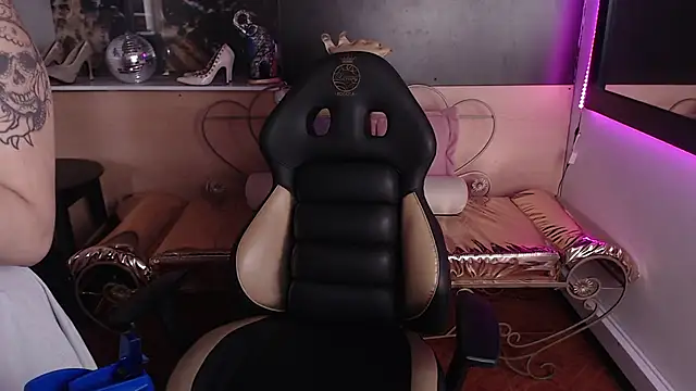 Snapshot of Nasly_Dream chatting on October 10, 2025, 8:30 pm Nasly Dream online show from October 10, 2025, 8:30 pm