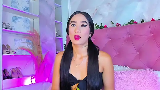 Nicolqueen  online show from November 5, 2025, 11:10 am