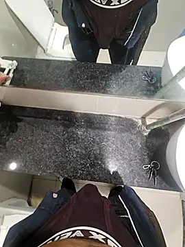 Snapshot of Gamecoc chatting on December 17, 2025, 10:43 am Gamecoc online show from December 17, 2025, 10:43 am