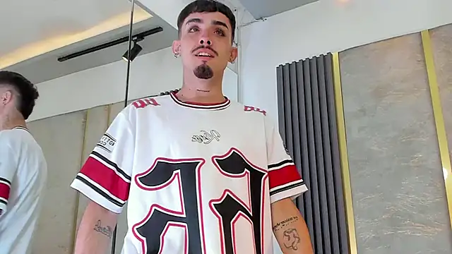 Snapshot of NikoStone_ chatting on October 14, 2025, 4:13 am NikoStone online show from October 14, 2025, 4:13 am