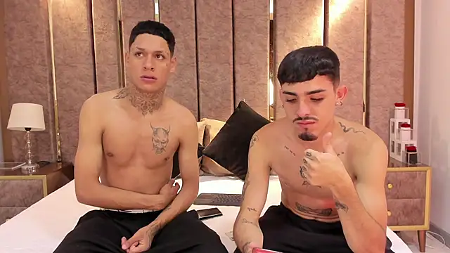 Snapshot of NikoStone_ chatting on October 17, 2025, 2:04 am NikoStone online show from October 17, 2025, 2:04 am