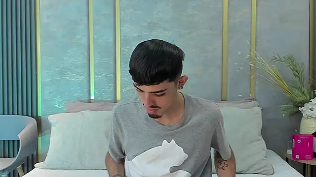 Snapshot of NikoStone_ chatting on October 18, 2025, 4:37 am NikoStone online show from October 18, 2025, 4:37 am