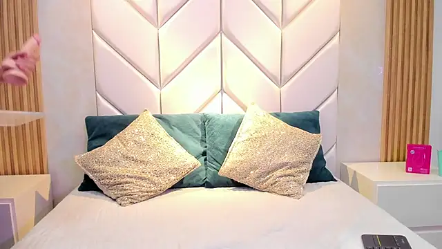 Snapshot of NikoStone_ chatting on October 28, 2025, 1:31 am NikoStone online show from October 28, 2025, 1:31 am