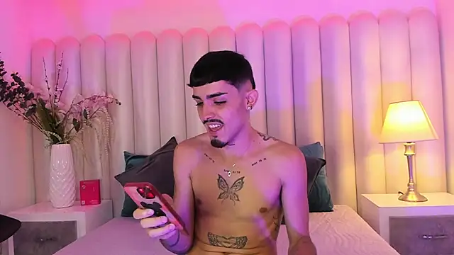 Snapshot of NikoStone_ chatting on October 30, 2025, 4:47 am NikoStone online show from October 30, 2025, 4:47 am