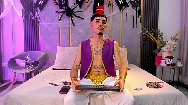 Snapshot of NikoStone_ chatting on October 31, 2025, 4:24 am NikoStone online show from October 31, 2025, 4:24 am