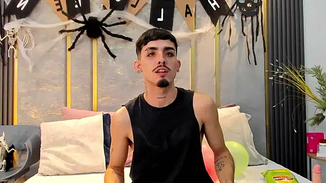 Snapshot of NikoStone_ chatting on November 2, 2025, 4:48 am NikoStone online show from November 2, 2025, 4:48 am