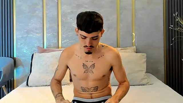 Snapshot of NikoStone_ chatting on November 5, 2025, 4:23 am NikoStone online show from November 5, 2025, 4:23 am