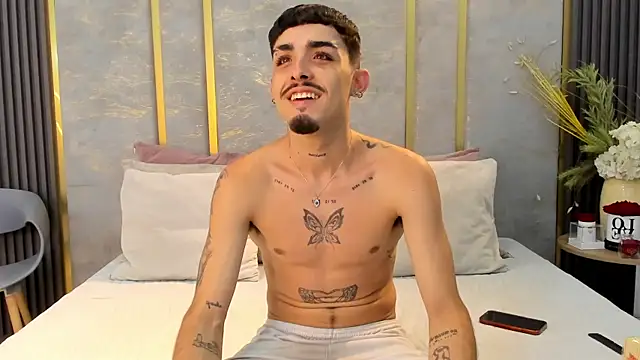 Snapshot of NikoStone_ chatting on November 6, 2025, 4:13 am NikoStone online show from November 6, 2025, 4:13 am