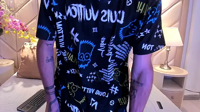 Snapshot of NikoStone_ chatting on November 13, 2025, 1:04 am NikoStone online show from November 13, 2025, 1:04 am