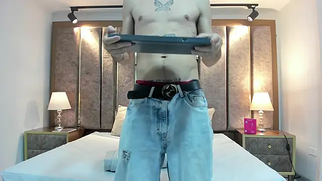 Snapshot of NikoStone_ chatting on November 29, 2025, 4:04 am NikoStone online show from November 29, 2025, 4:04 am