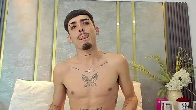 Snapshot of NikoStone_ chatting on December 3, 2025, 4:31 am NikoStone online show from December 3, 2025, 4:31 am