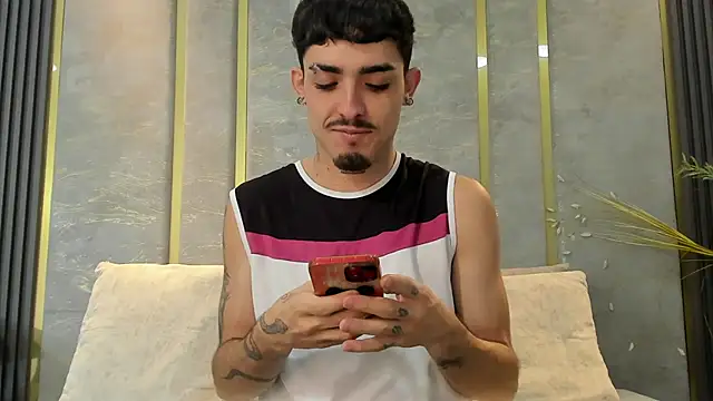 Snapshot of NikoStone_ chatting on December 5, 2025, 4:54 am NikoStone online show from December 5, 2025, 4:54 am