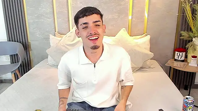 Snapshot of NikoStone_ chatting on December 16, 2025, 2:27 am NikoStone online show from December 16, 2025, 2:27 am