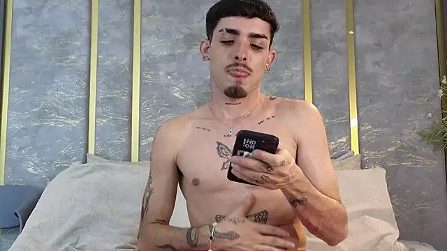 Snapshot of NikoStone_ chatting on December 20, 2025, 4:30 am NikoStone online show from December 20, 2025, 4:30 am