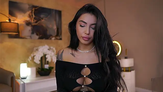 Snapshot of AishaaDevoe chatting on November 6, 2025, 7:48 pm AishaaDevoe online show from November 6, 2025, 7:48 pm