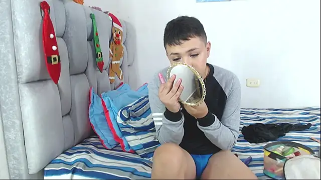 Snapshot of christopher_Hot chatting on November 24, 2025, 10:31 pm christopher Hot online show from November 24, 2025, 10:31 pm