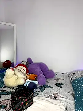 ViolettaMiller  online show from November 18, 2025, 1:04 pm