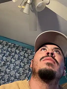 Snapshot of AlexR9700 chatting on November 24, 2025, 11:37 pm AlexR9700 online show from November 24, 2025, 11:37 pm